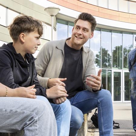 Teun op het schoolplein